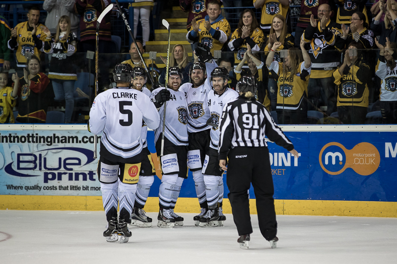 Panthers v Pinguine