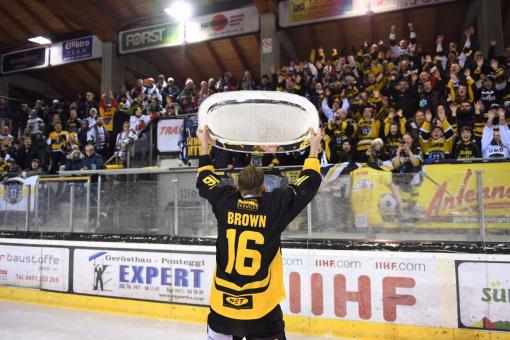 Professional portraits with Continental Cup trophy from Sunday