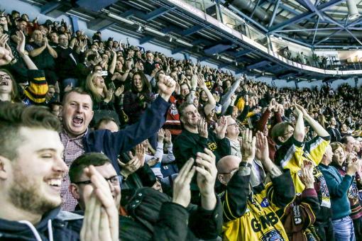 Only "sightline" seats left - officially a sell-out on New Year's Eve