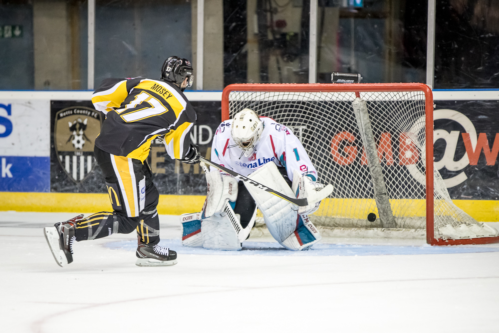 Nottingham through to semi-finals Top Image