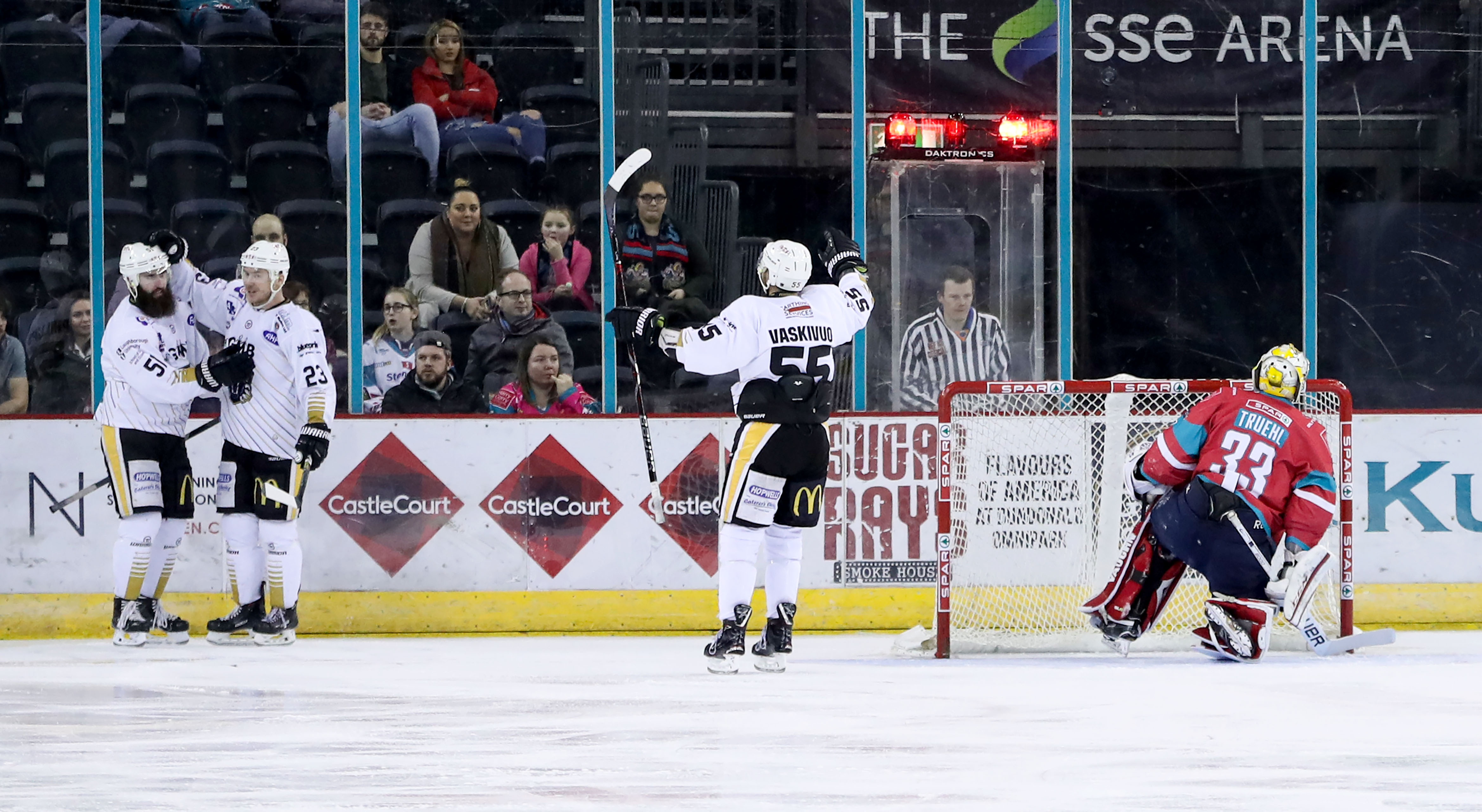 Spang and Vaskivuo back on the ice Top Image