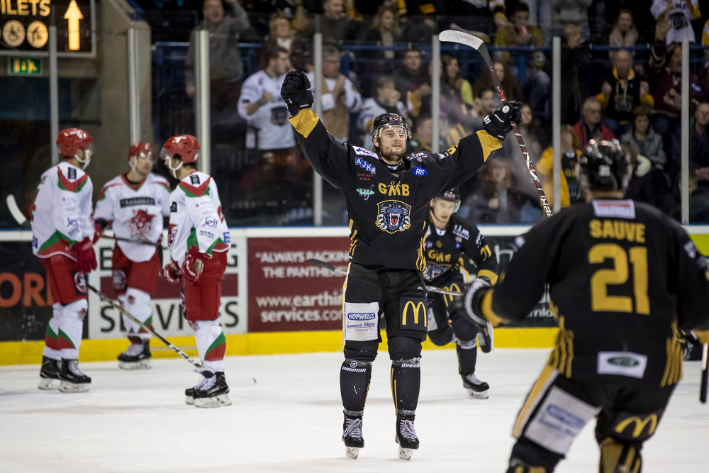 Black strip under the hammer