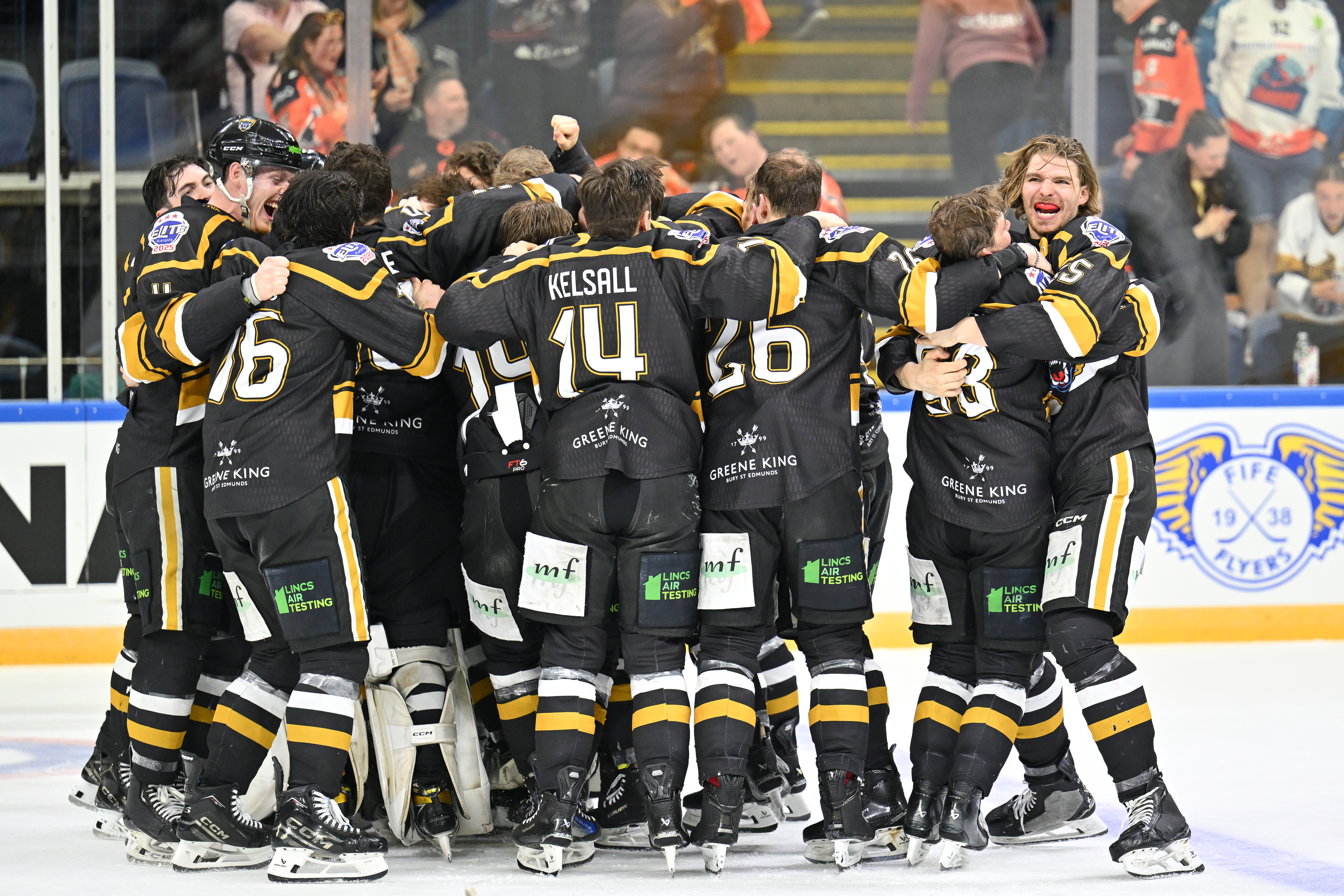 JOURNEY BEGINS SATURDAY: BIG CROWD FOR VISIT OF DEVILS Top Image