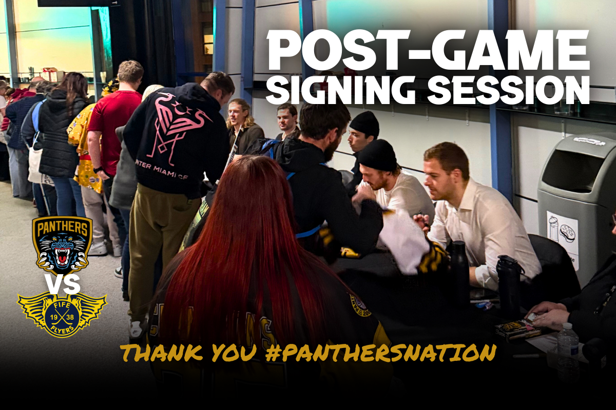 HUNDREDS ATTEND SIGNING SESSION ON SUNDAY Top Image