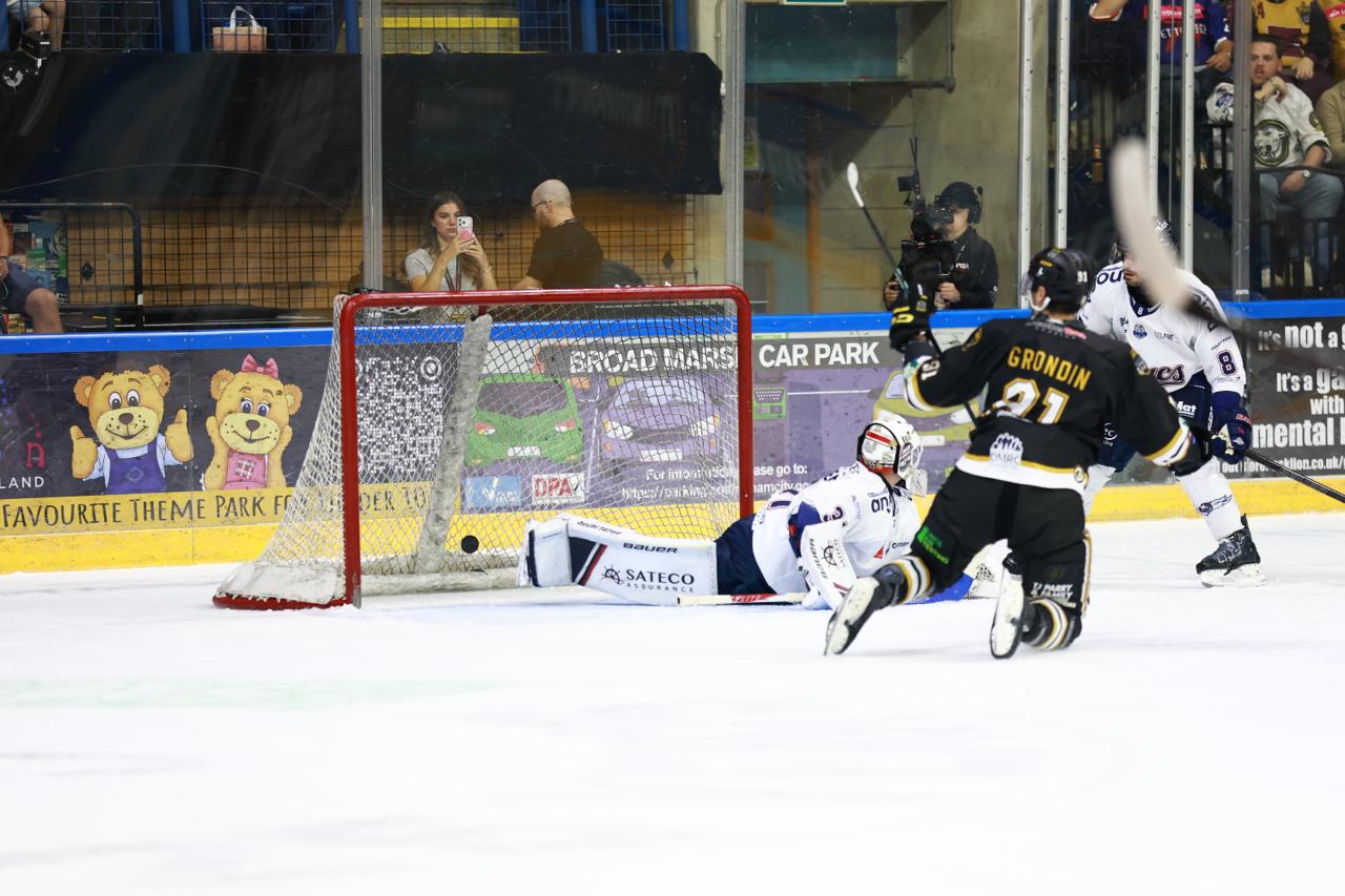 SUN 23RD AUGUST: PANTHERS 4-2 DUCS Top Image