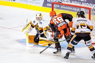 CHALLENGE CUP: STEELERS 7-3 PANTHERS