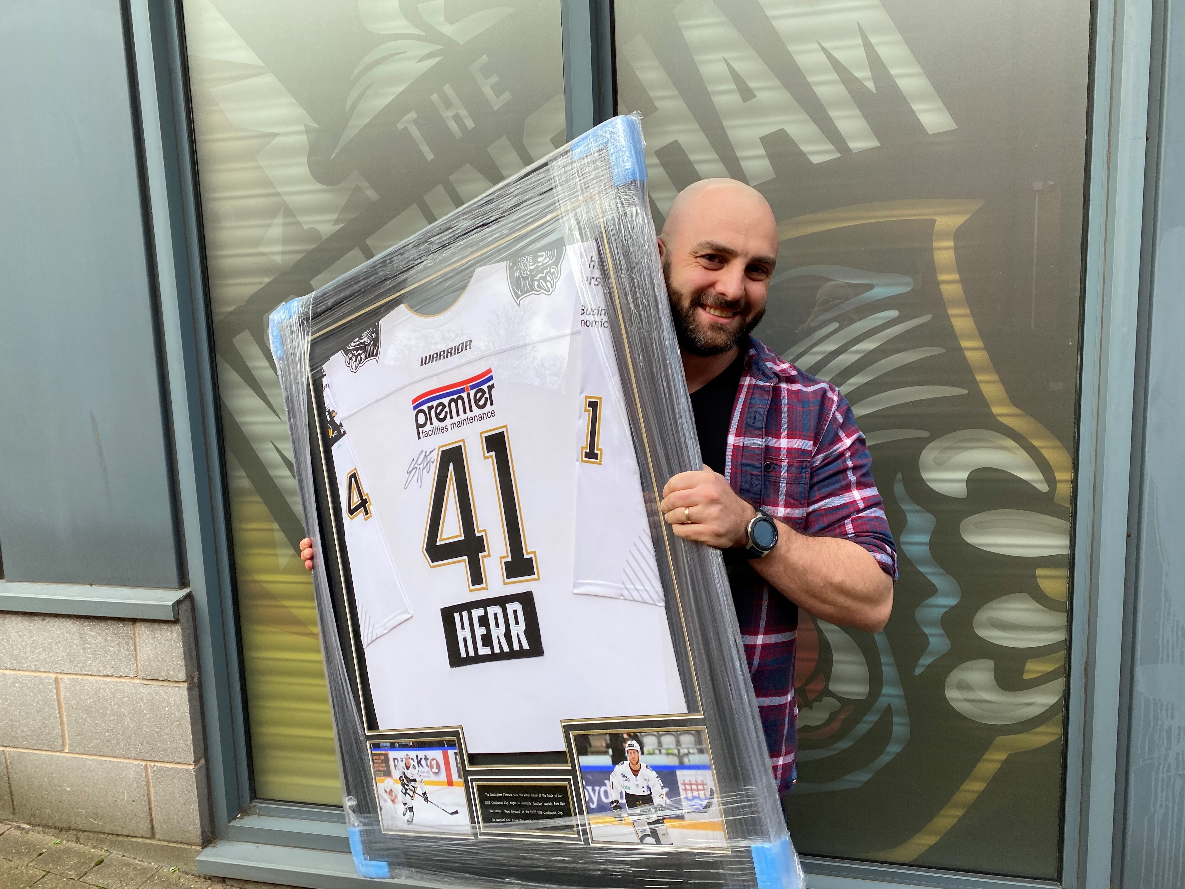 210226 | Framed Jersey Top Image