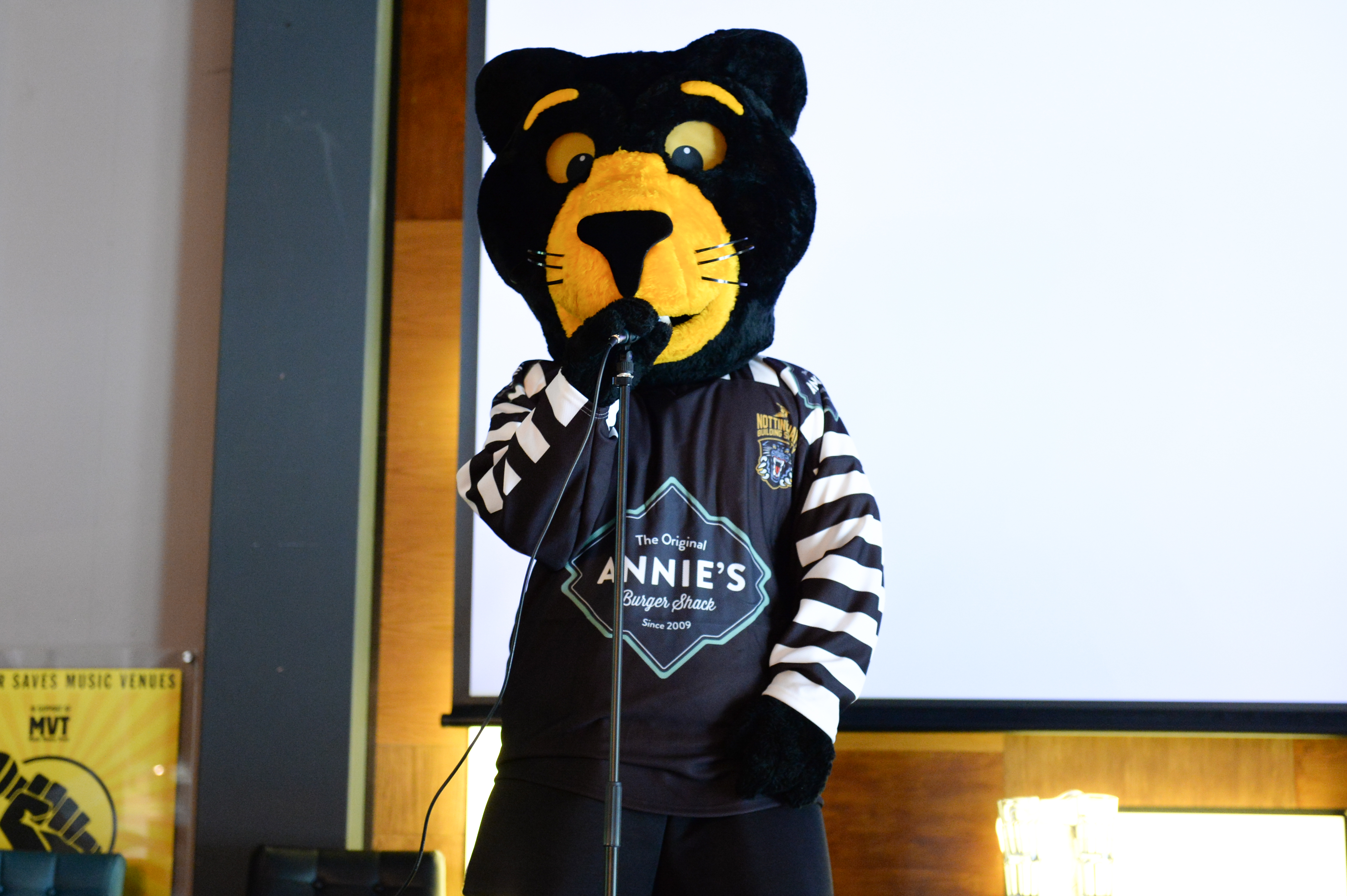 210908 | Paws Top Image