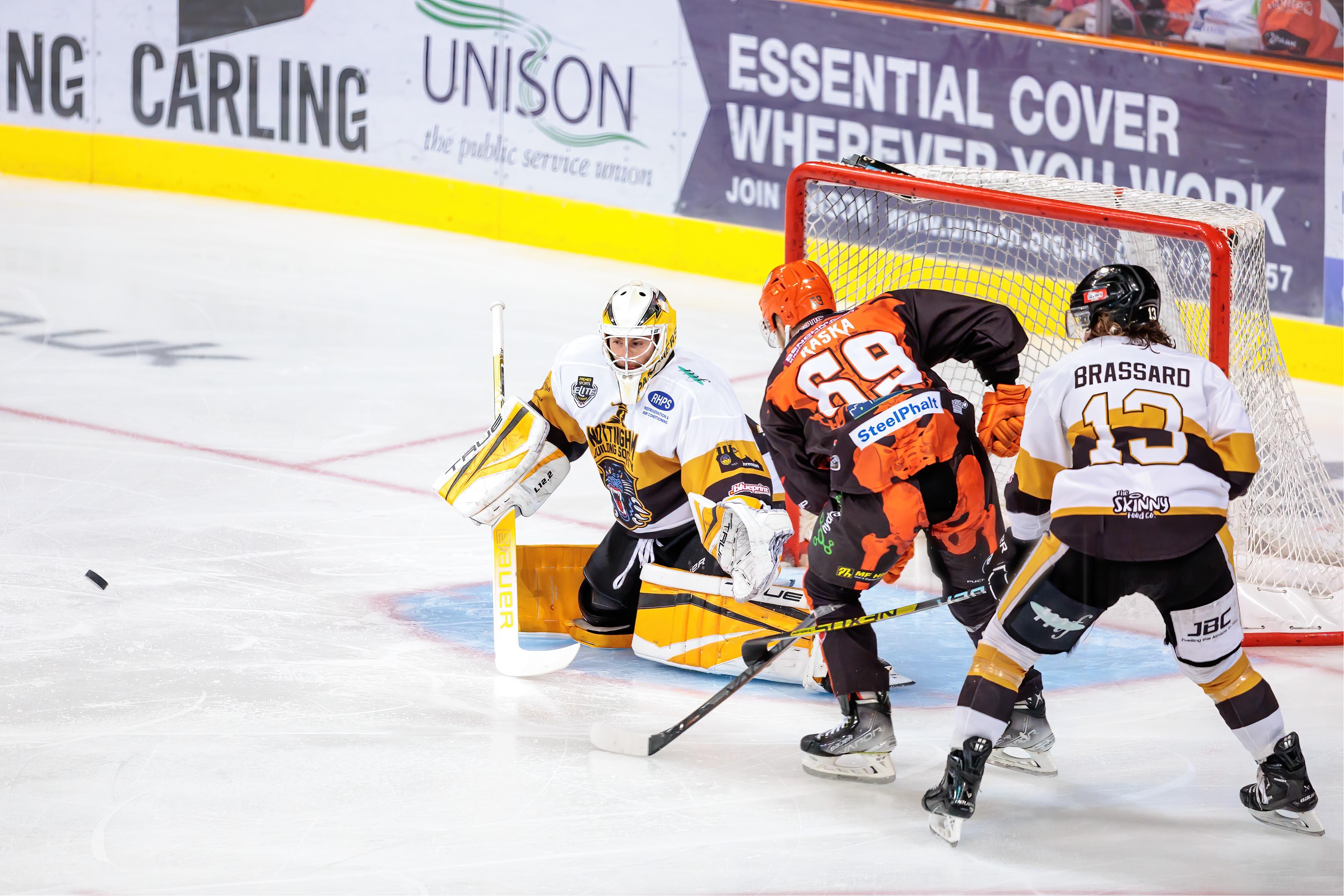 CHALLENGE CUP: STEELERS 7-3 PANTHERS Top Image
