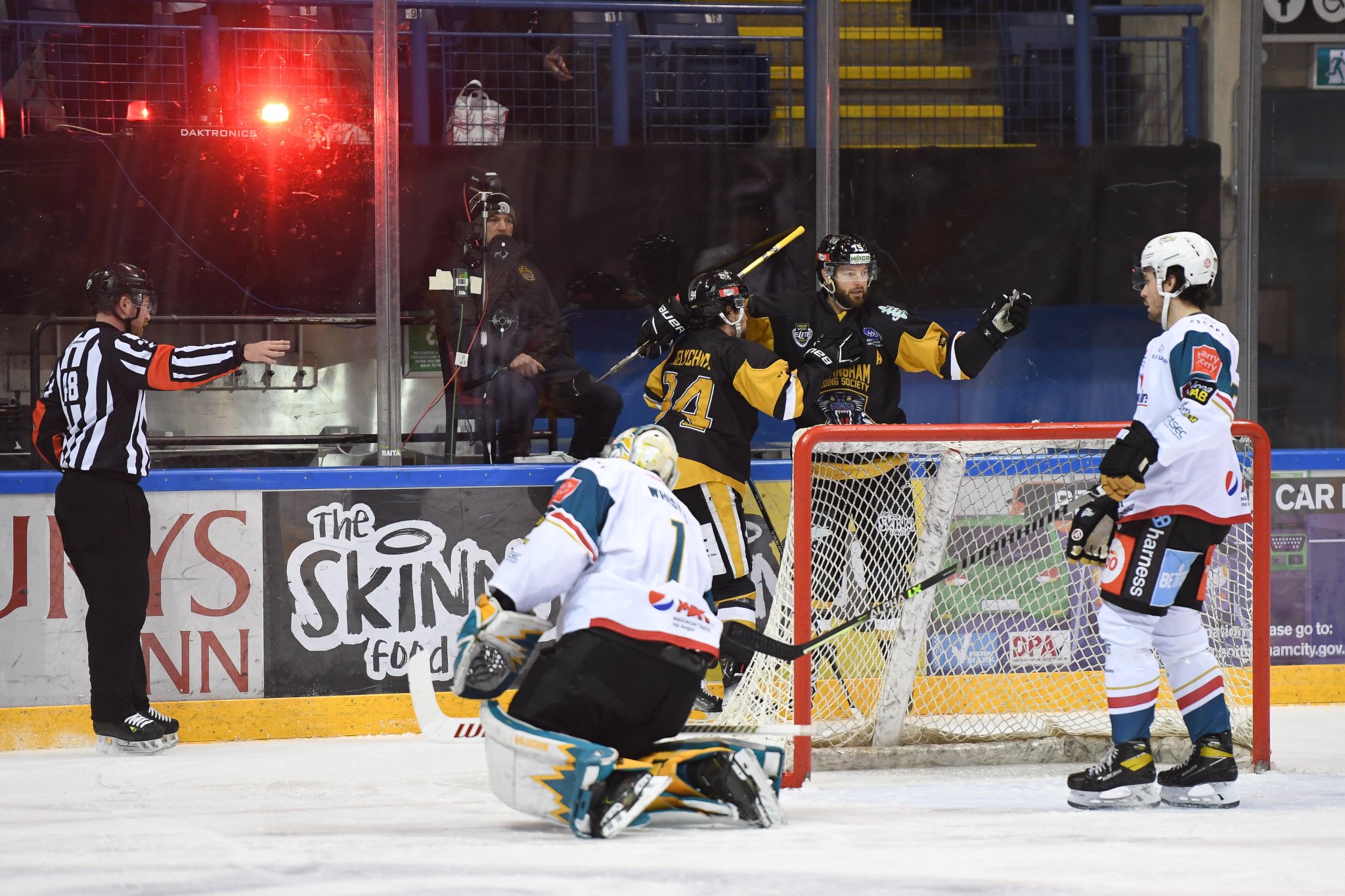 CHALLENGE CUP: PANTHERS 3-2 GIANTS Top Image